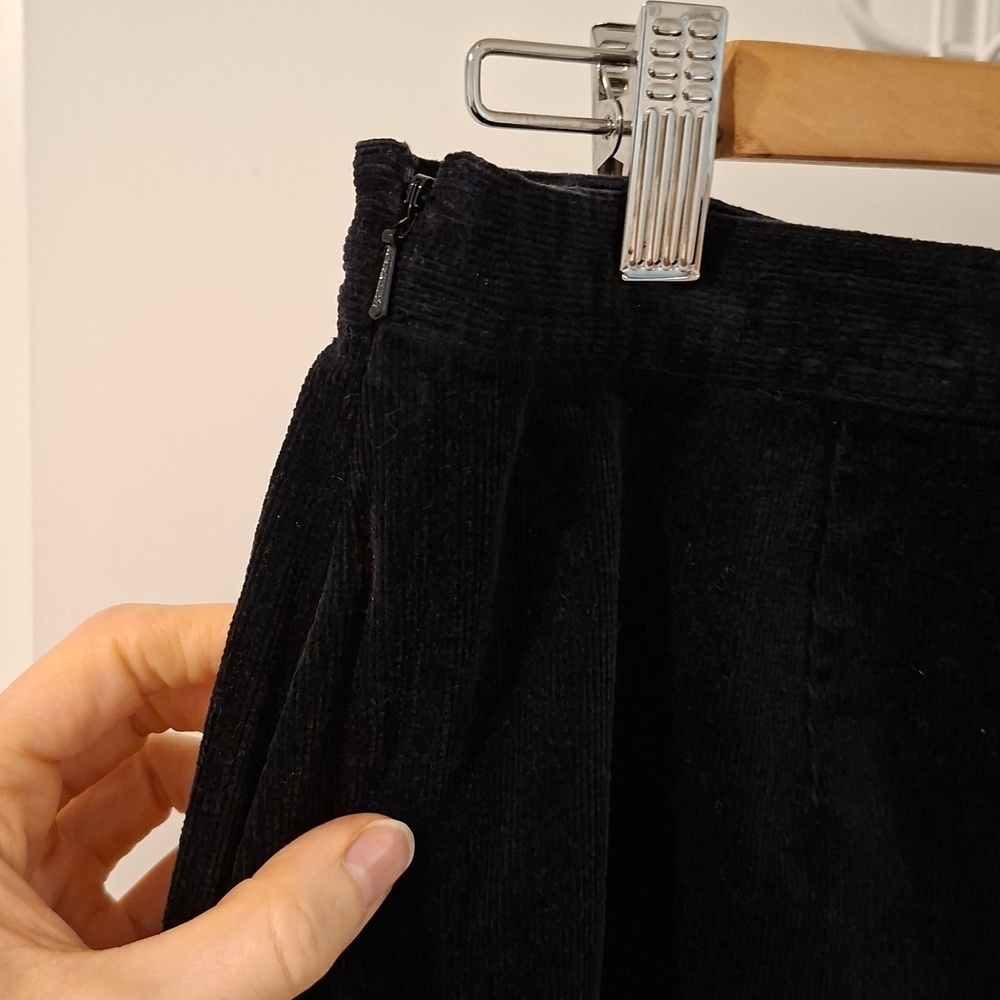 Women's Black Corduroy/Velveteen Skirt w/ Centre Pleat Detail (Size US 12) - Picture 3 of 6